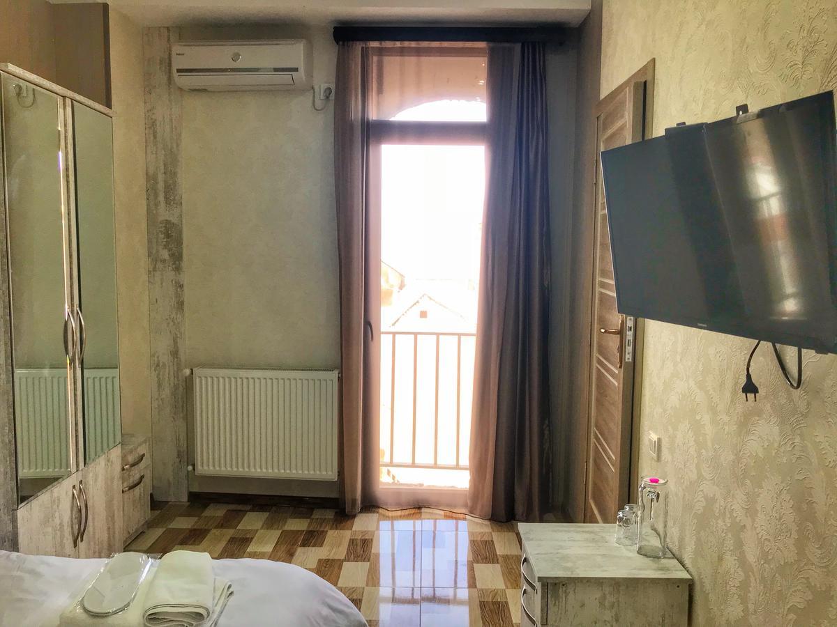 Hotel Tourist Тбілісі Екстер'єр фото