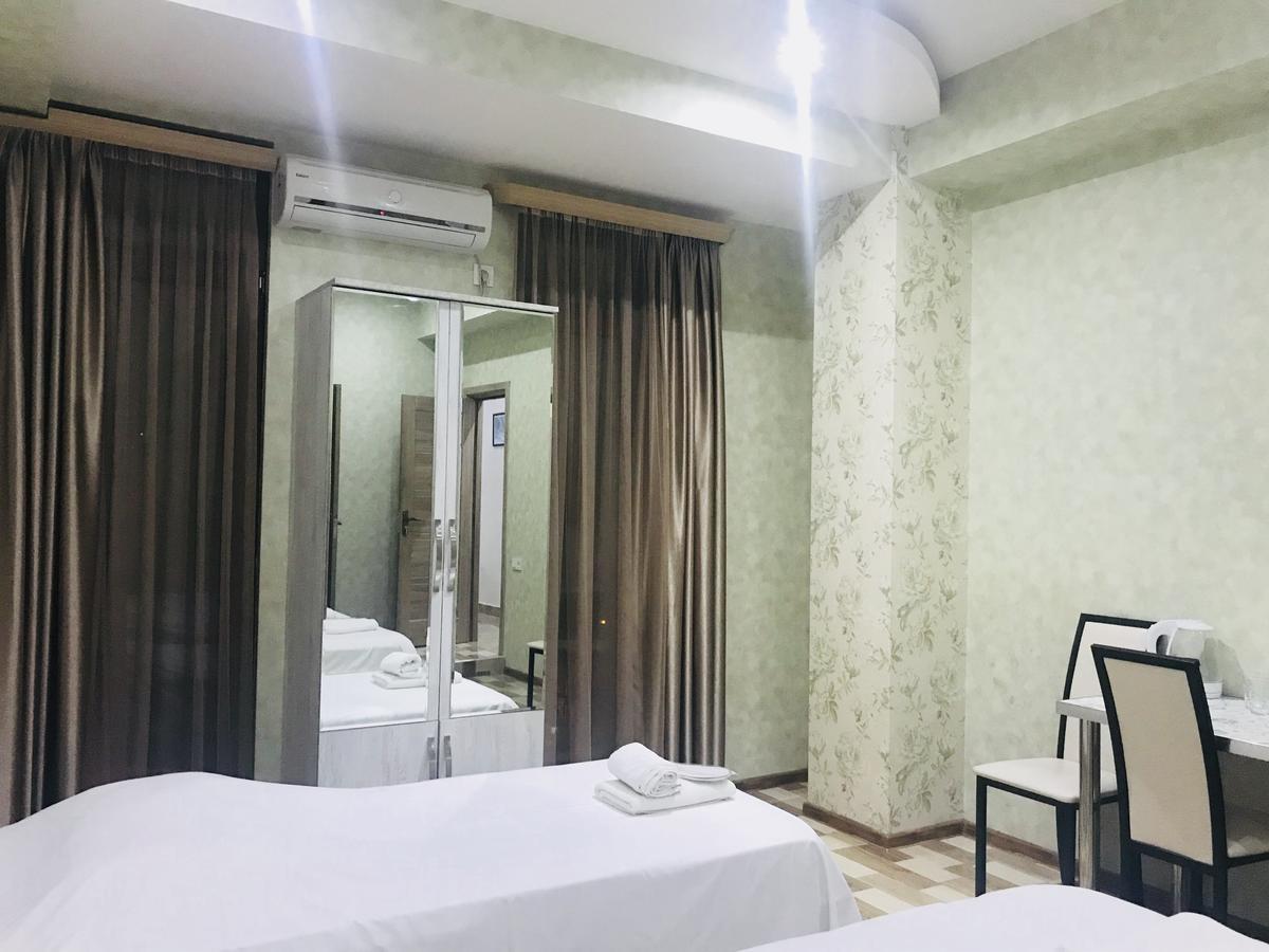 Hotel Tourist Тбілісі Екстер'єр фото