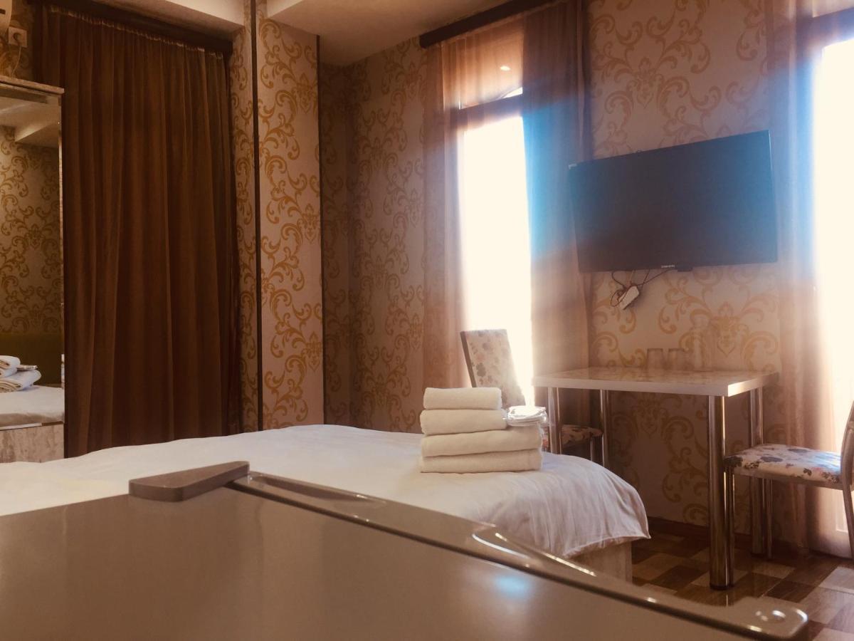 Hotel Tourist Тбілісі Екстер'єр фото