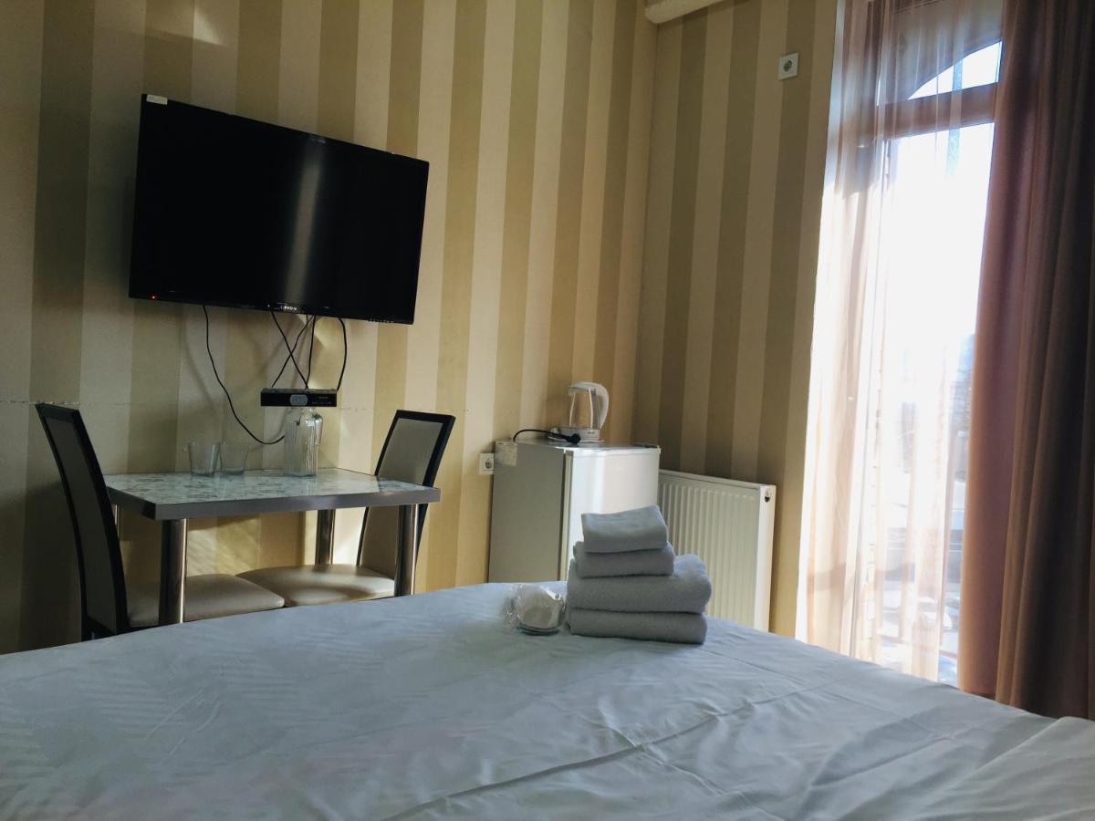 Hotel Tourist Тбілісі Екстер'єр фото