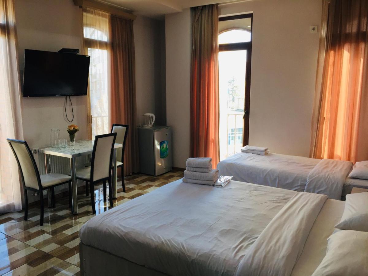 Hotel Tourist Тбілісі Екстер'єр фото