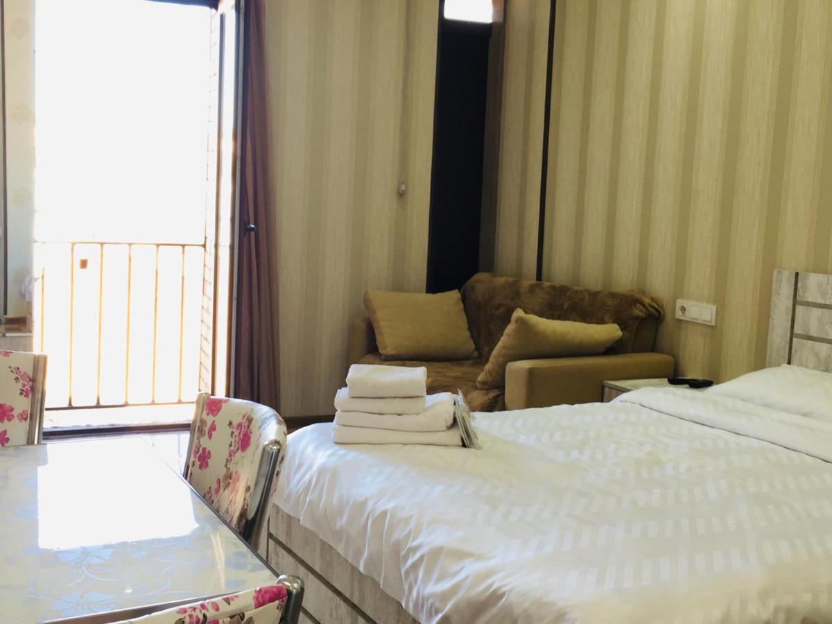 Hotel Tourist Тбілісі Екстер'єр фото