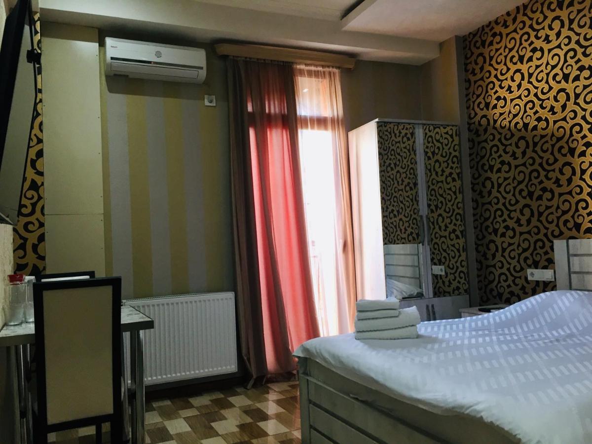 Hotel Tourist Тбілісі Екстер'єр фото