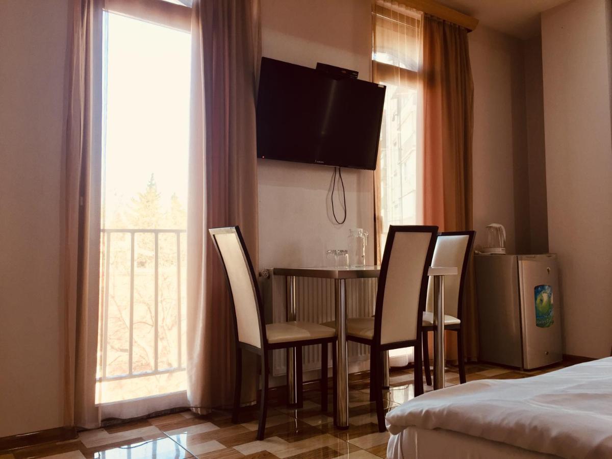 Hotel Tourist Тбілісі Екстер'єр фото