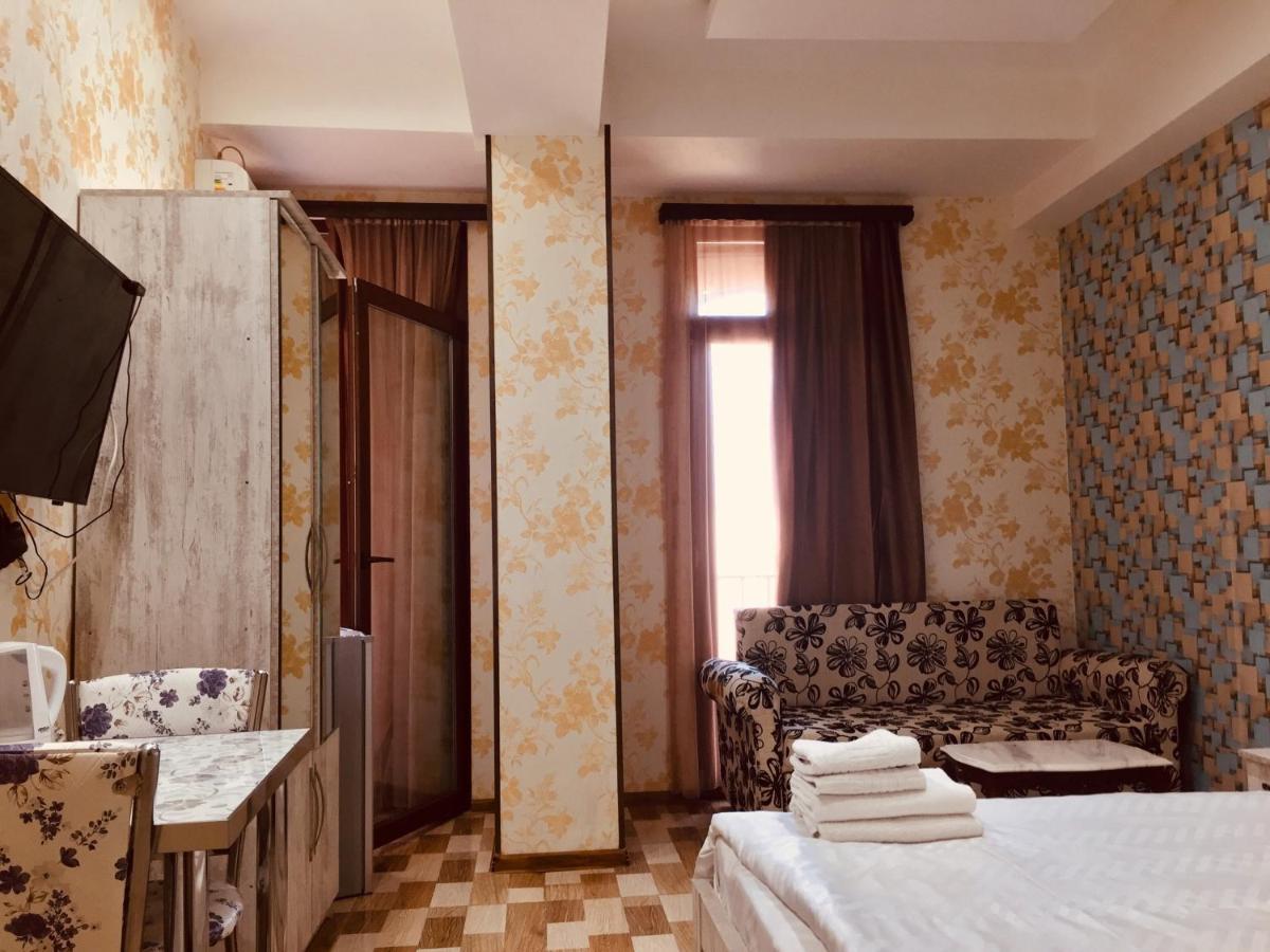 Hotel Tourist Тбілісі Екстер'єр фото